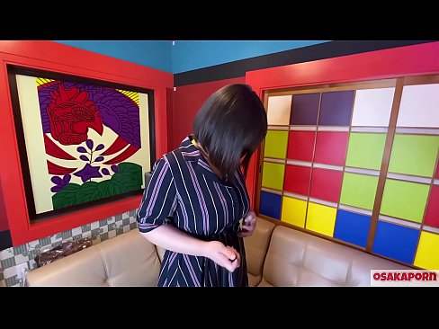 ❤️ Cutie Japanese pẹlu awọn omu nla ṣe baraenisere pẹlu awọn nkan isere ibalopọ ati pe o ni orgasm kan. O sọrọ ninu ifọrọwanilẹnuwo kan nipa iriri onibaje rẹ. Awọn ori omu nla ati obo ti o ni irun ti n kerora. Osaka onihoho ❤ Ibalopo ☑
